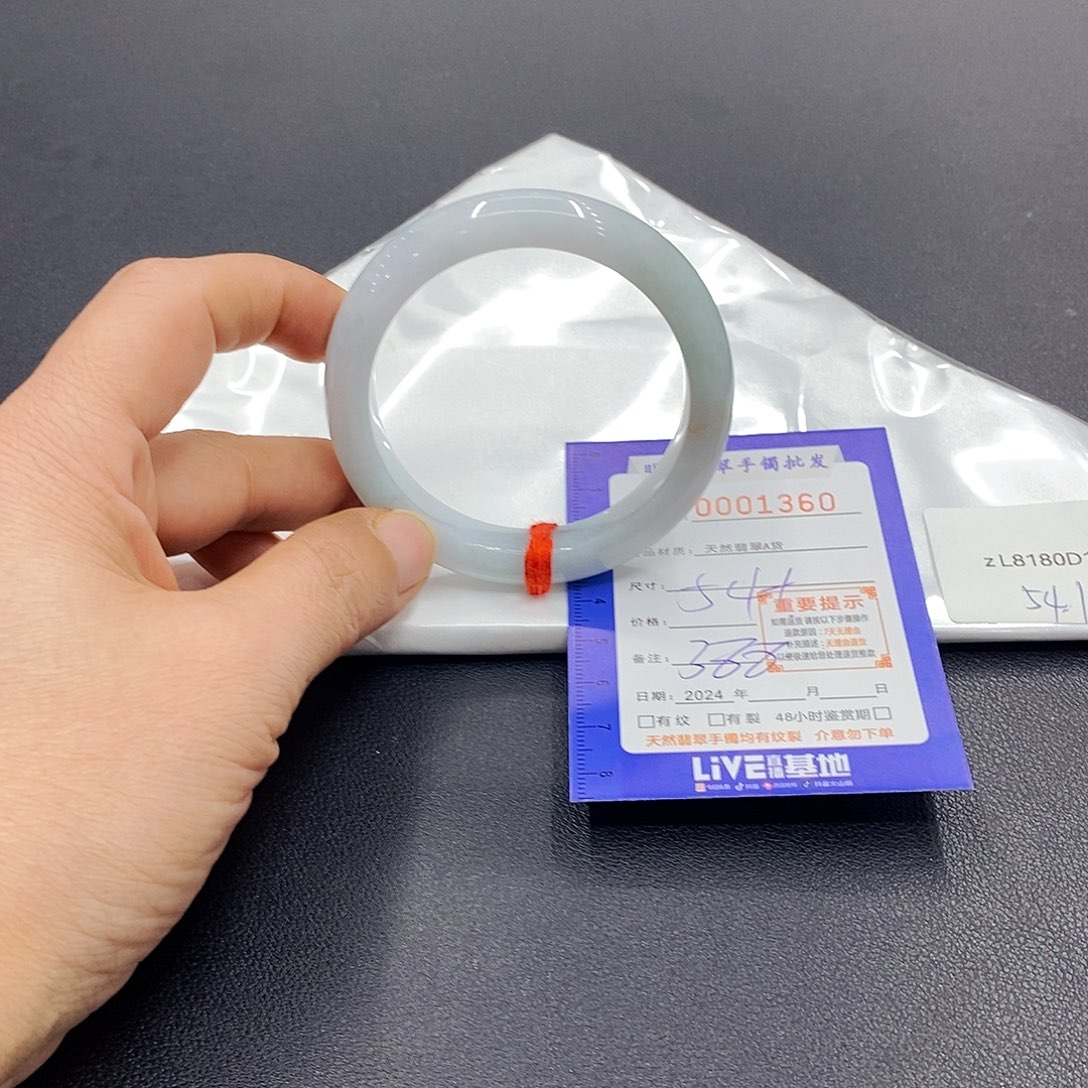 翡翠手镯未镶嵌翡翠手镯