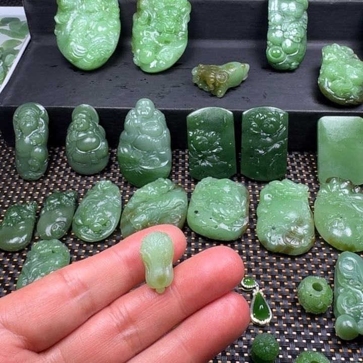 奶****和田玉未镶嵌耳饰