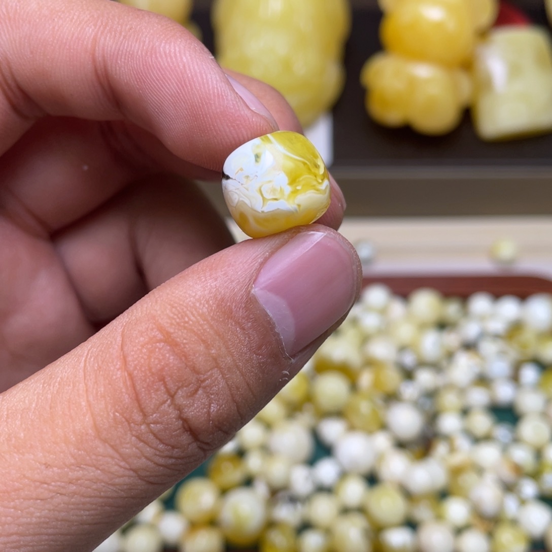 琥珀未镶嵌珠宝奇石