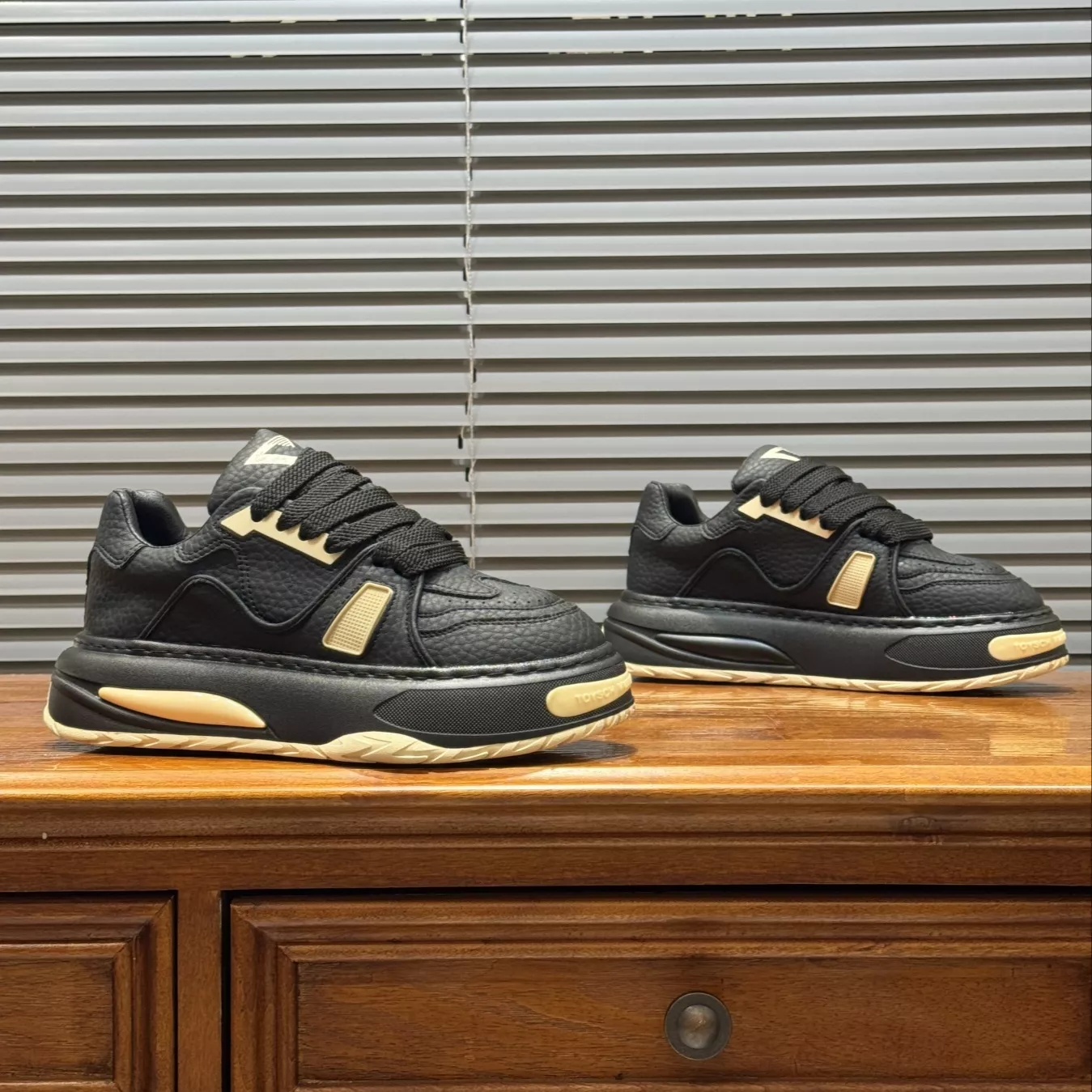 2025秋冬新款单棉同款时尚百搭潮流轻奢耐磨休闲男鞋（偏大一码）