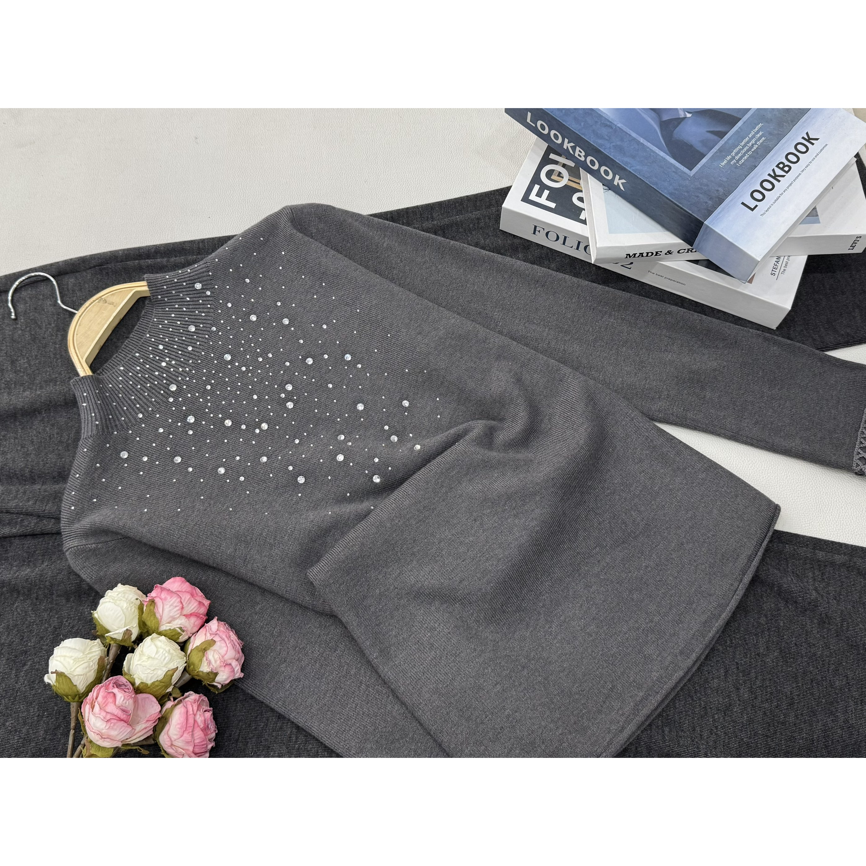 【特殊袖烫钻套头灰】秋季新款时尚长袖针织上衣QC5861