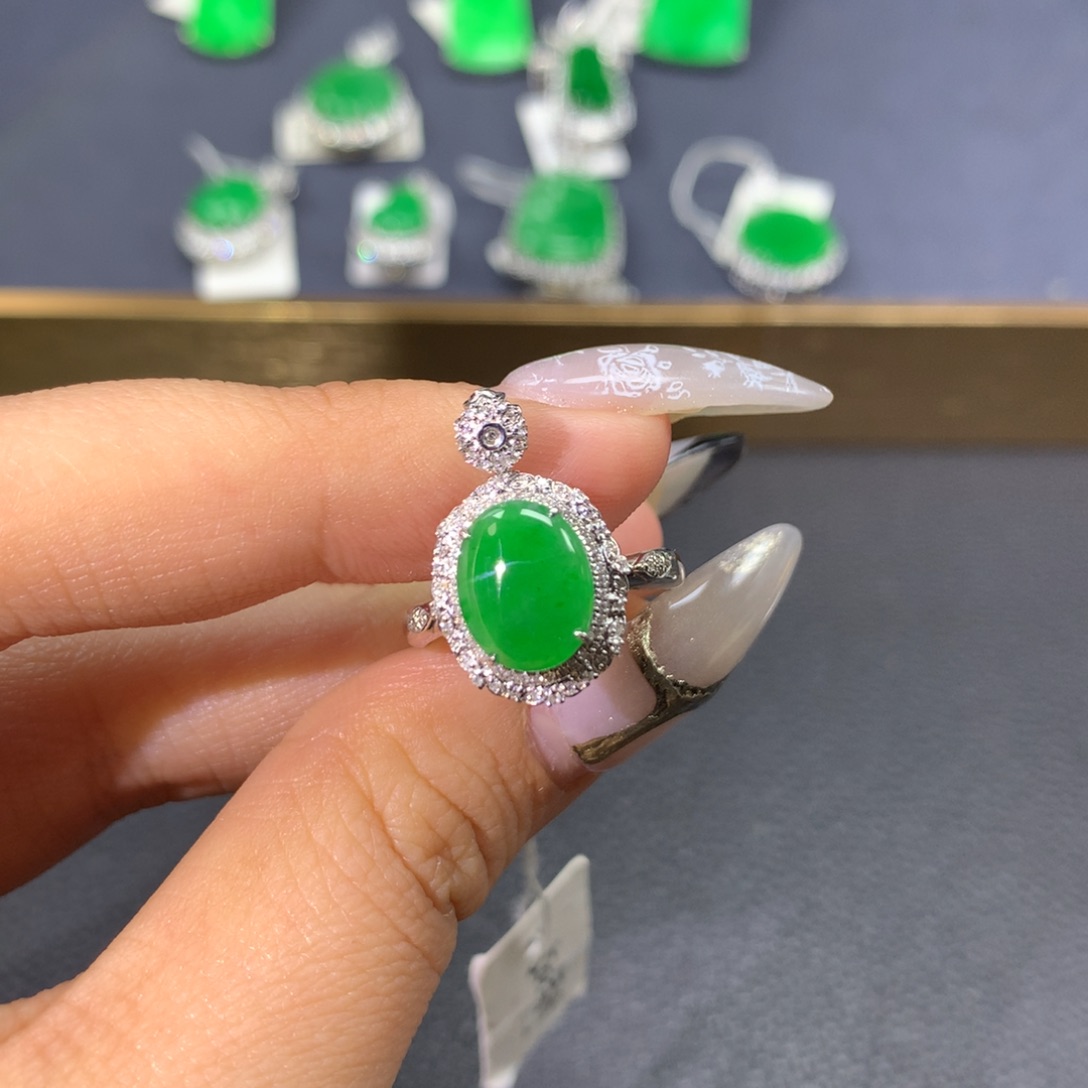 翡翠戒指18K金镶嵌翡翠