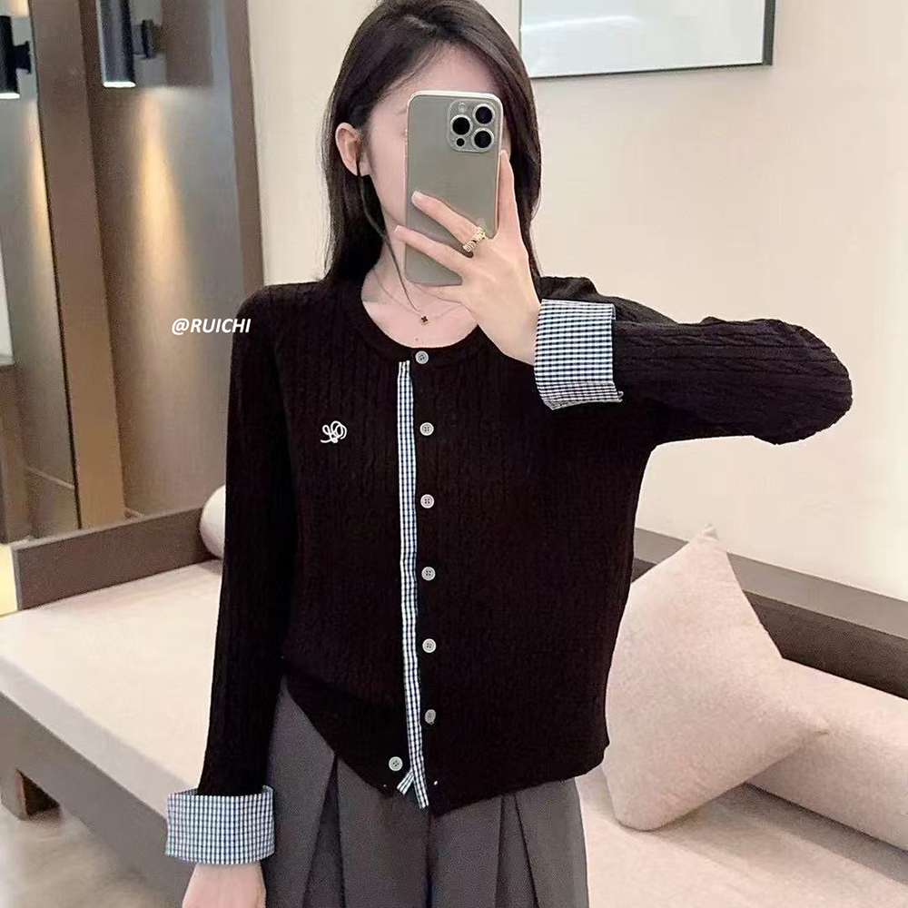 韩系2025秋季新款圆领拼接格纹刺绣高级感修身显瘦针织开衫外套女