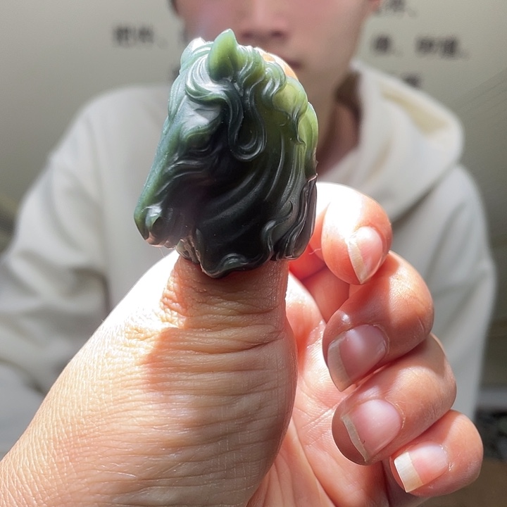 和田玉未镶嵌把件