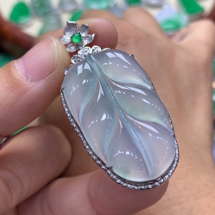 翡翠吊坠(不含链)18K金镶嵌