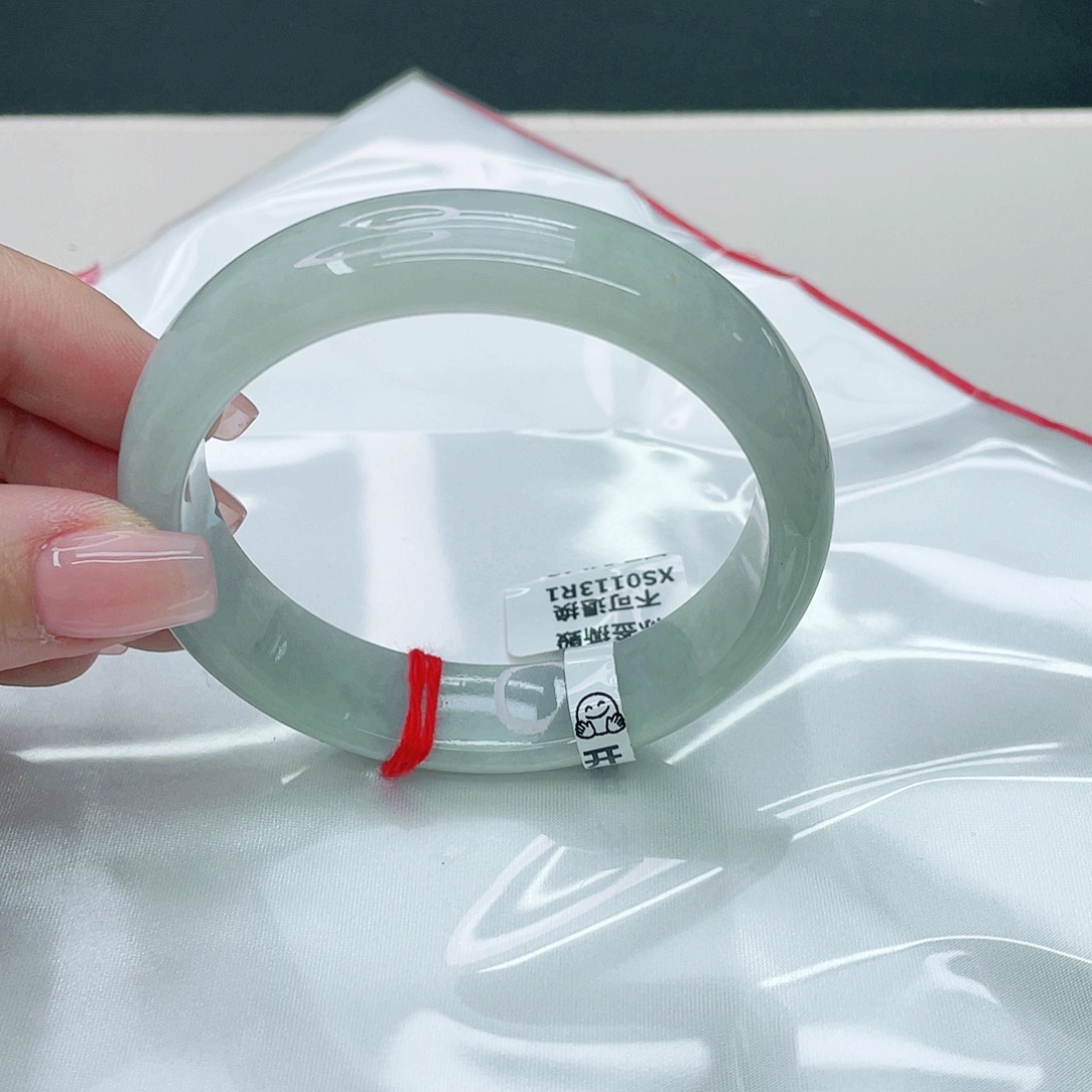 翡翠手镯未镶嵌正60.7