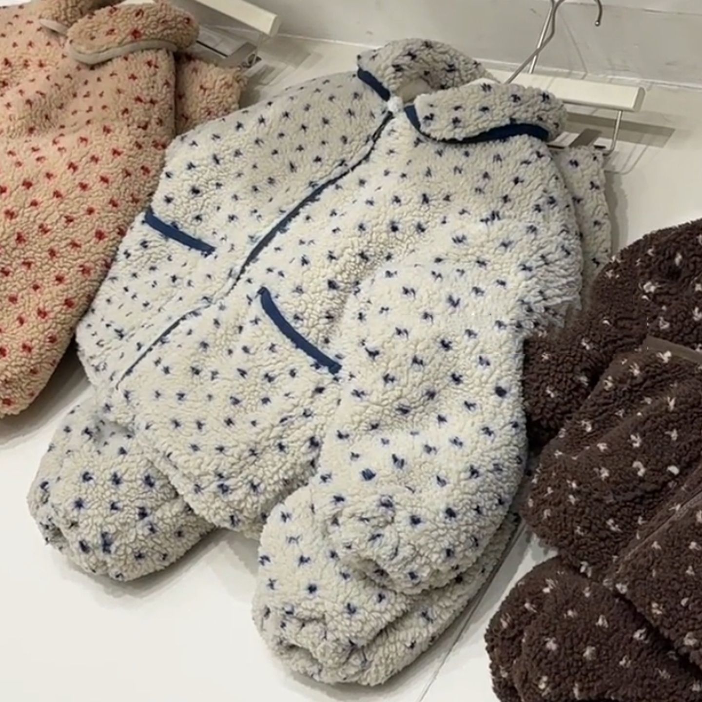 女童居家服2025冬季新款儿童可爱圆点加绒保暖睡衣宝宝加绒套002