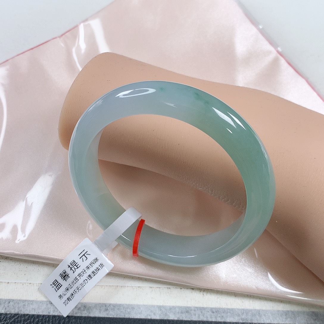 翡翠手镯未镶嵌 正圈