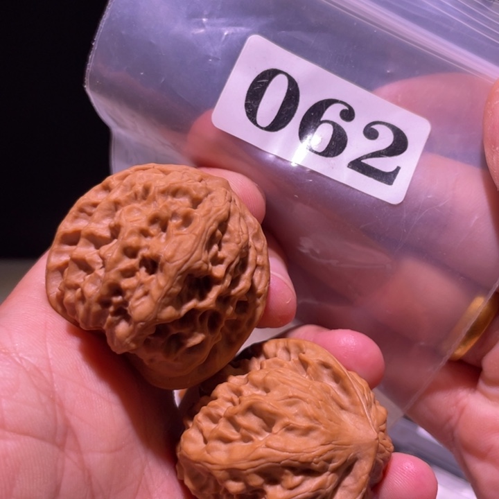 豆***豆文玩核桃吊坠062野狼