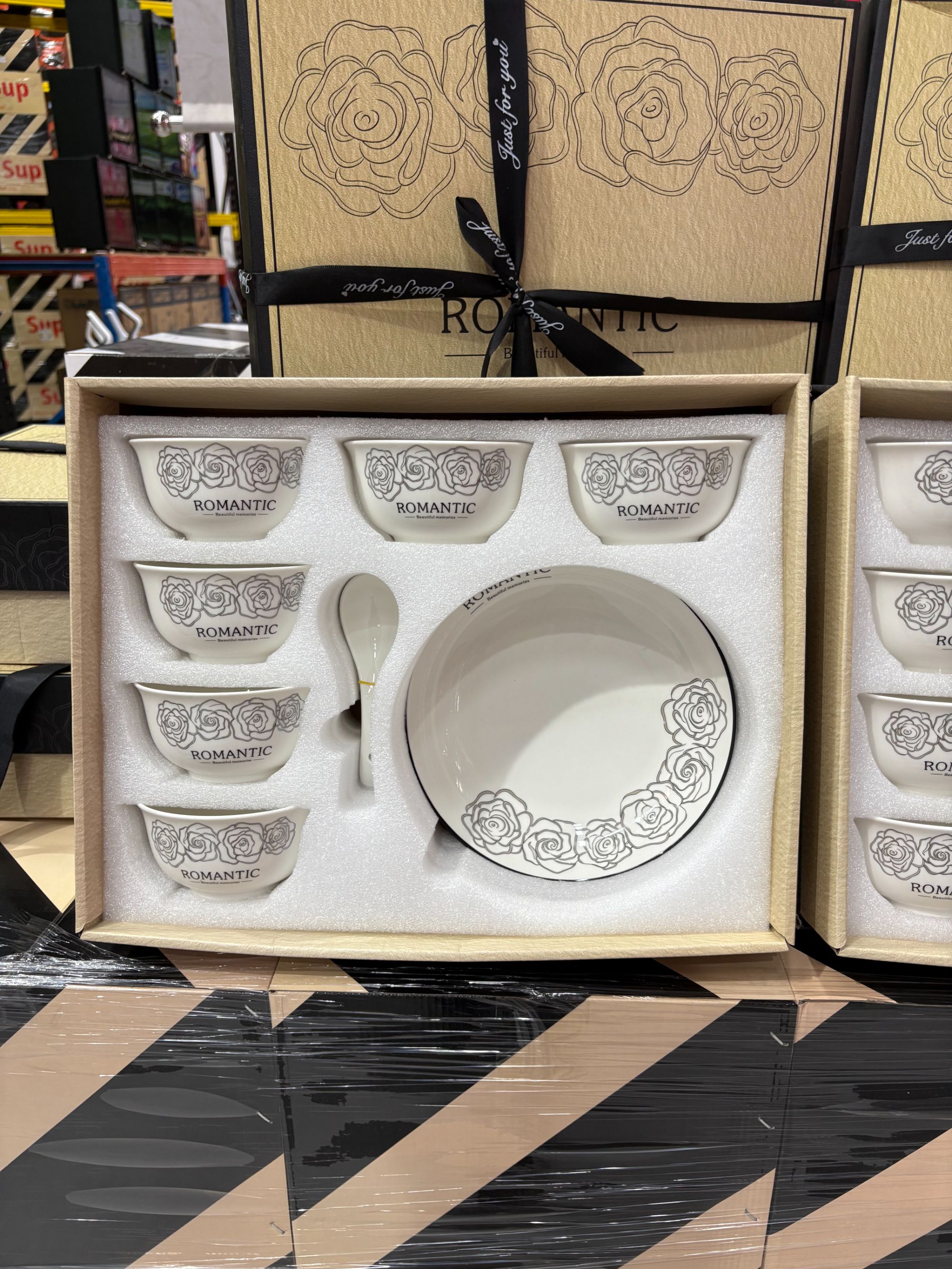  陶瓷轻奢餐具碗盘家用高档礼盒装G