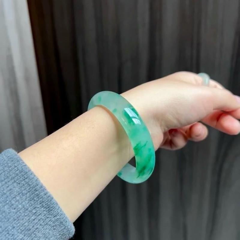 【顺丰包邮】非洲翠独龙玉手镯冰种飘花玉镯子正冰飘花手镯款