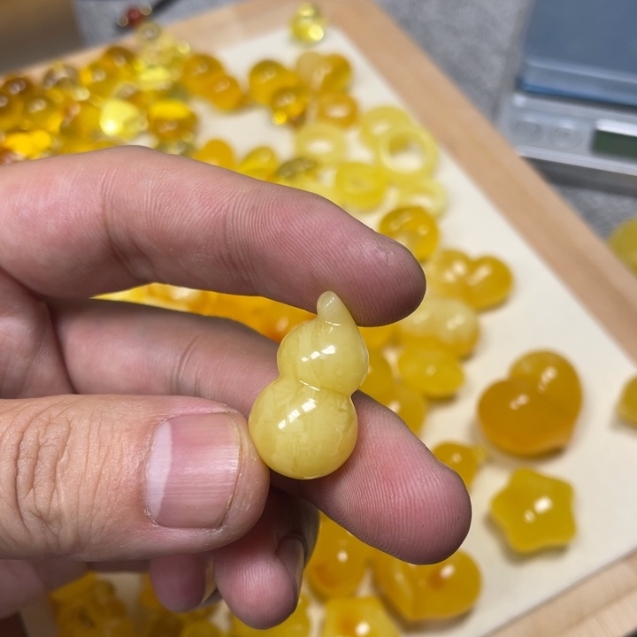 你***得琥珀未镶嵌珠宝奇石