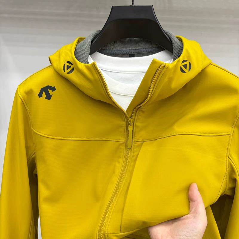 秋季迪桑家夹克外套男士连帽冲锋衣软壳户外登山服防寒休闲上衣