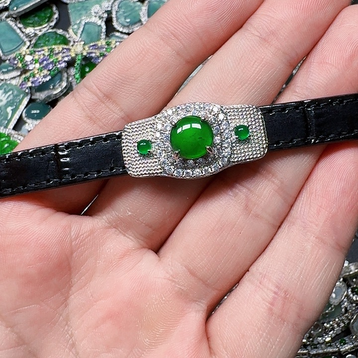 翡翠颈饰未镶嵌天然A货翡翠放漏