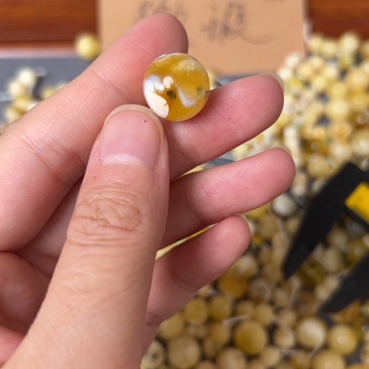 蜜蜡未镶嵌裸石14mm一个