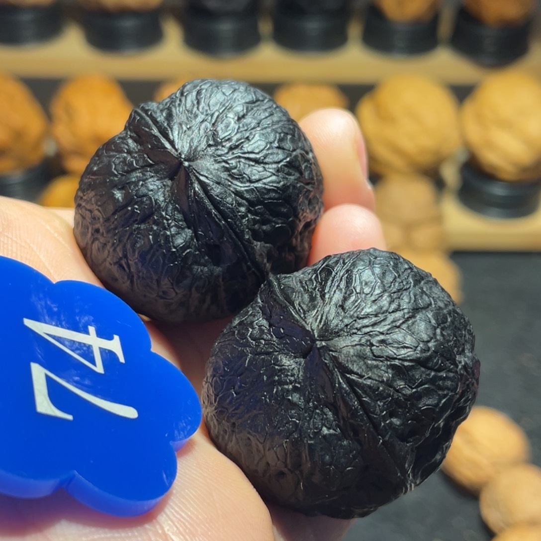 地闷天珠核桃35。     