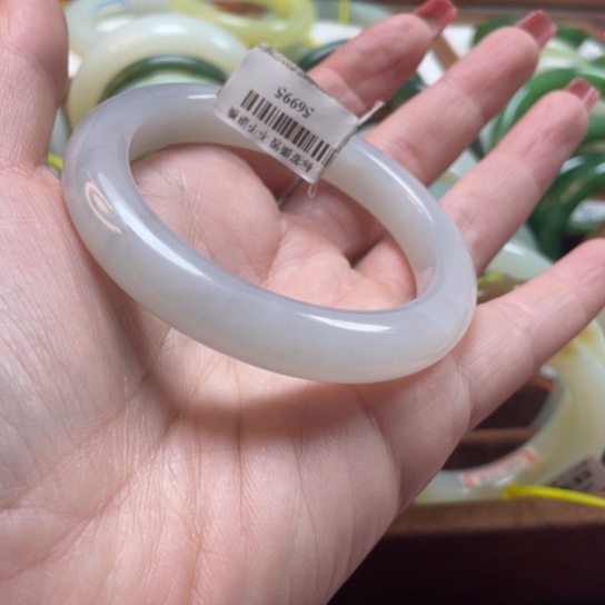 【闪购商品】和田玉手镯未镶嵌57