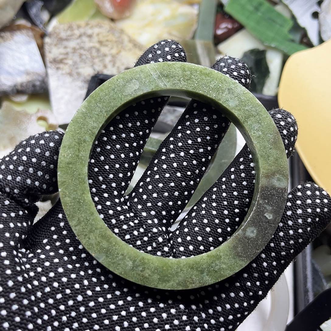 和田玉未镶嵌颈饰贵*人