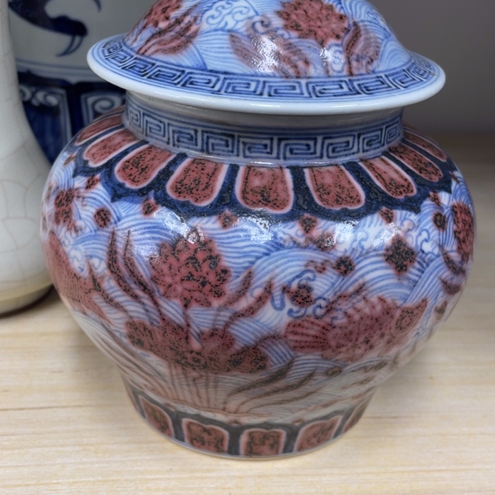 陶瓷喜*洋青花盖罐一个