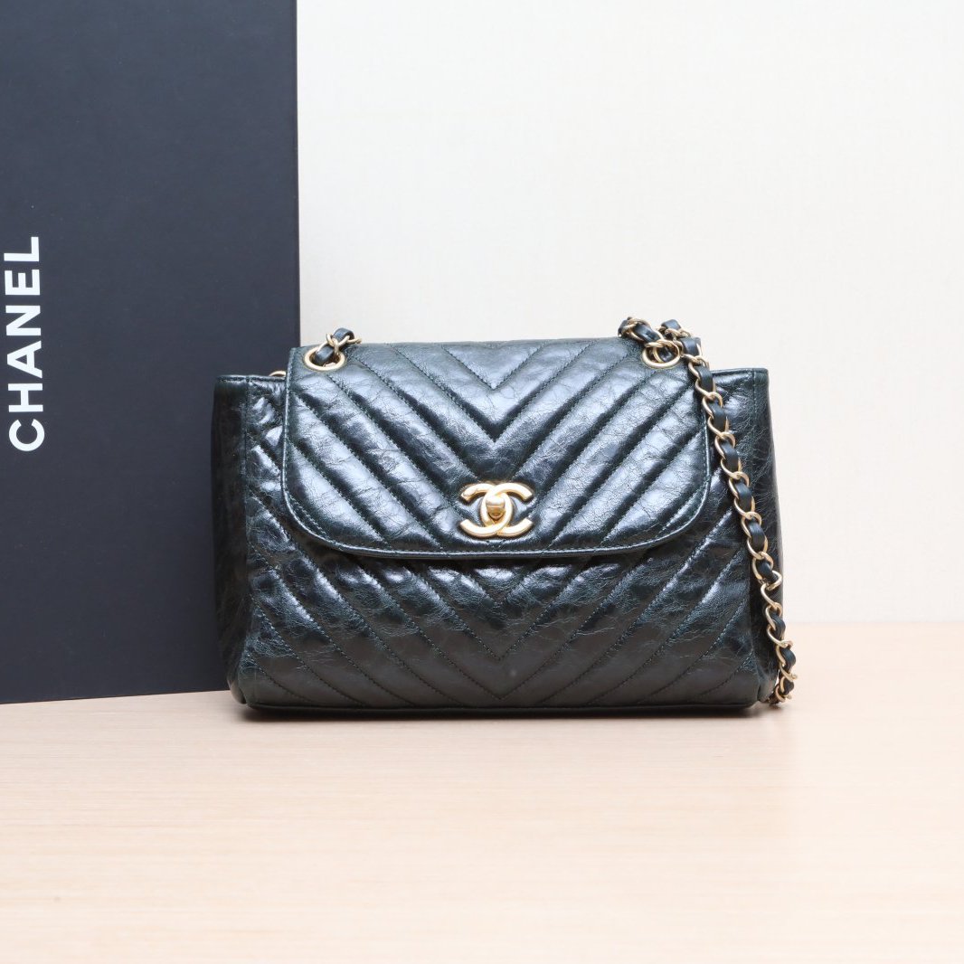 95新 Chanel/香奈儿 小花双双 绿色 皮革C 26开 邮差包 V纹