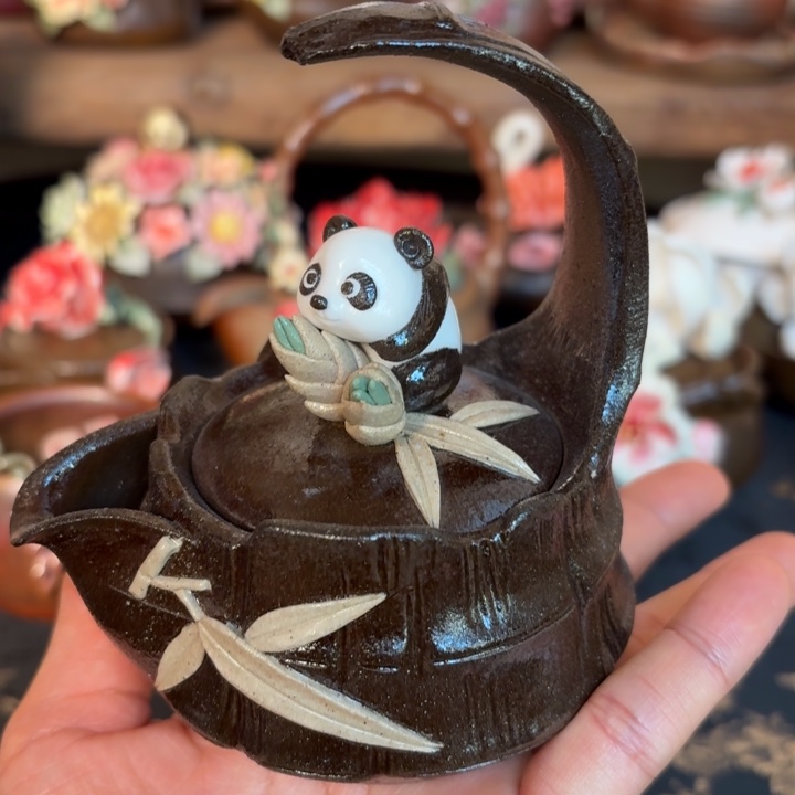 千玺造物熊猫半提梁壶