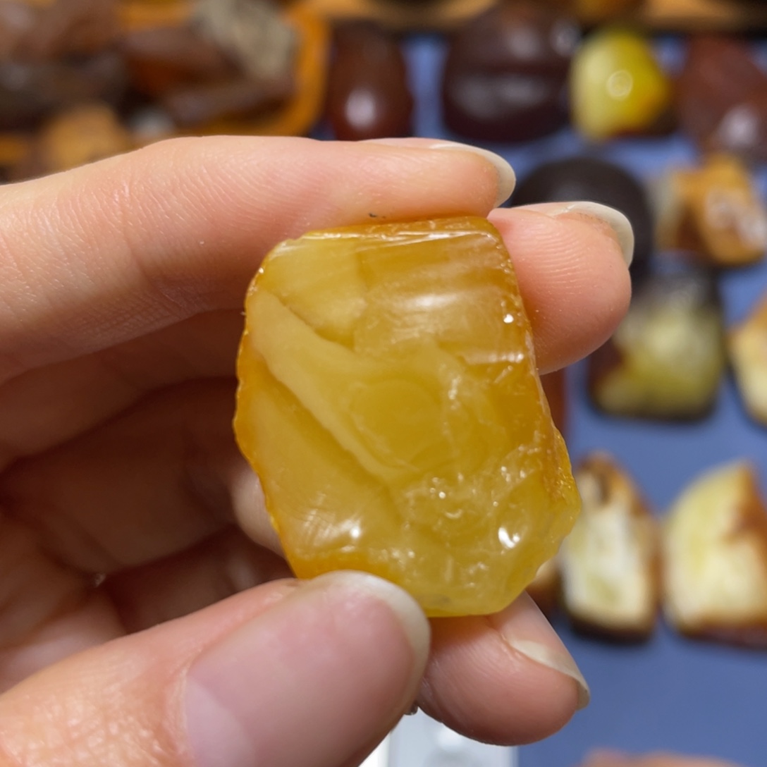 定制琥珀未镶嵌原石