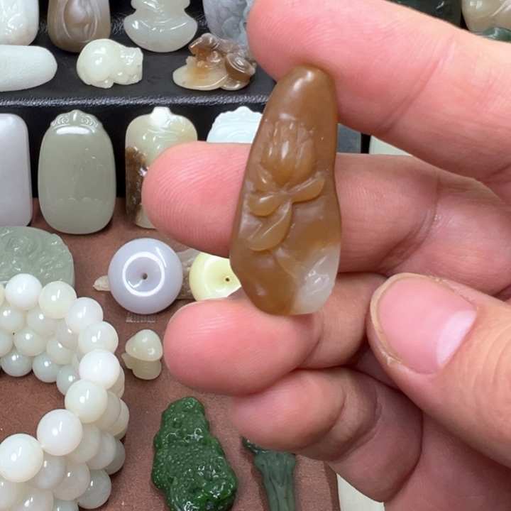 吊坠(不含链)未镶嵌和田玉（糖玉）