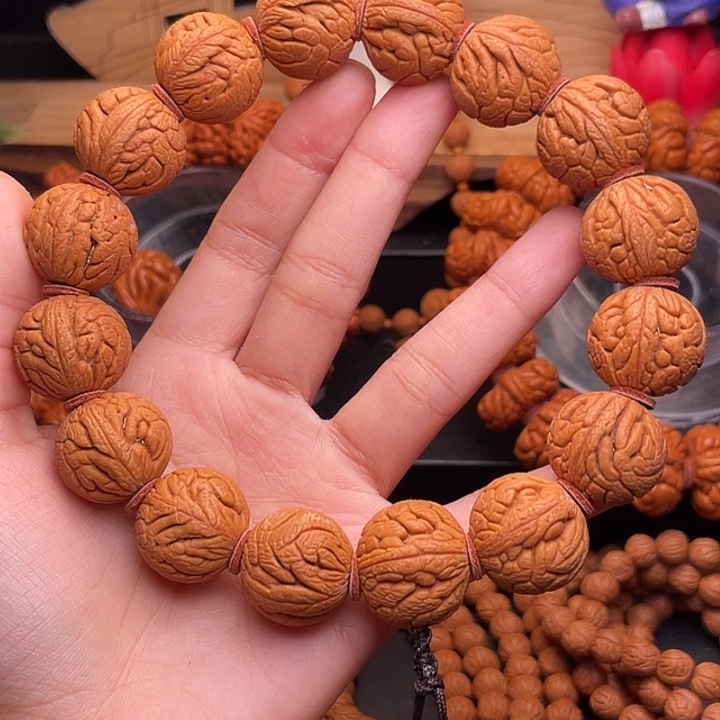 手串桃核金丝龙珠