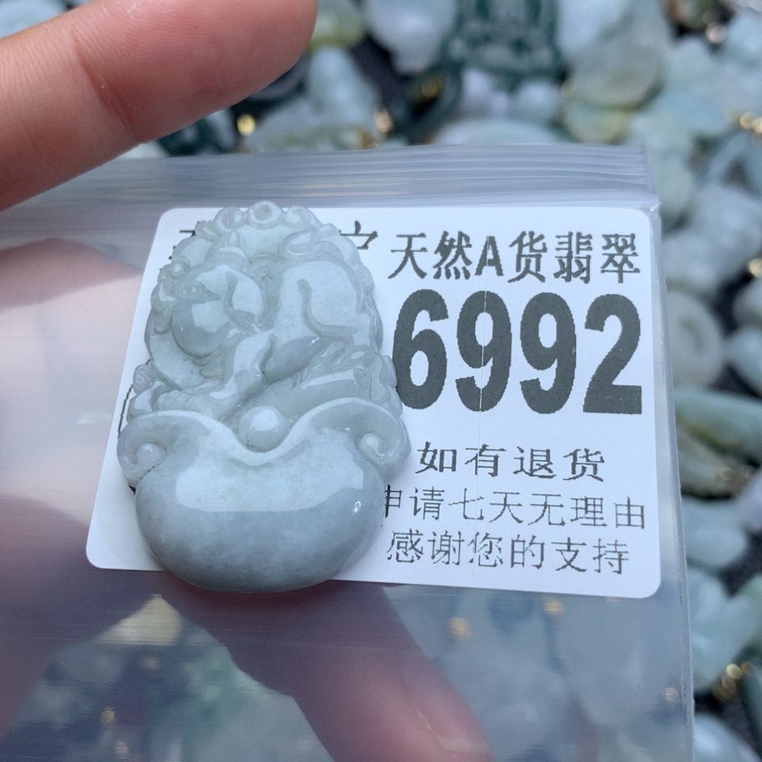 翡翠颈饰未镶嵌6992。