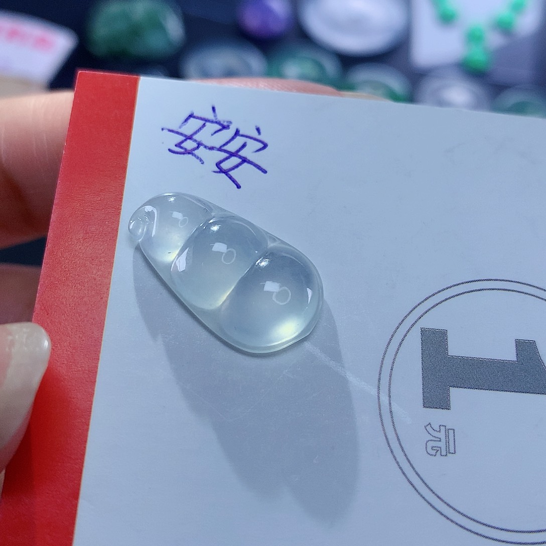 翡翠颈饰未镶嵌天然翡翠高冰福豆