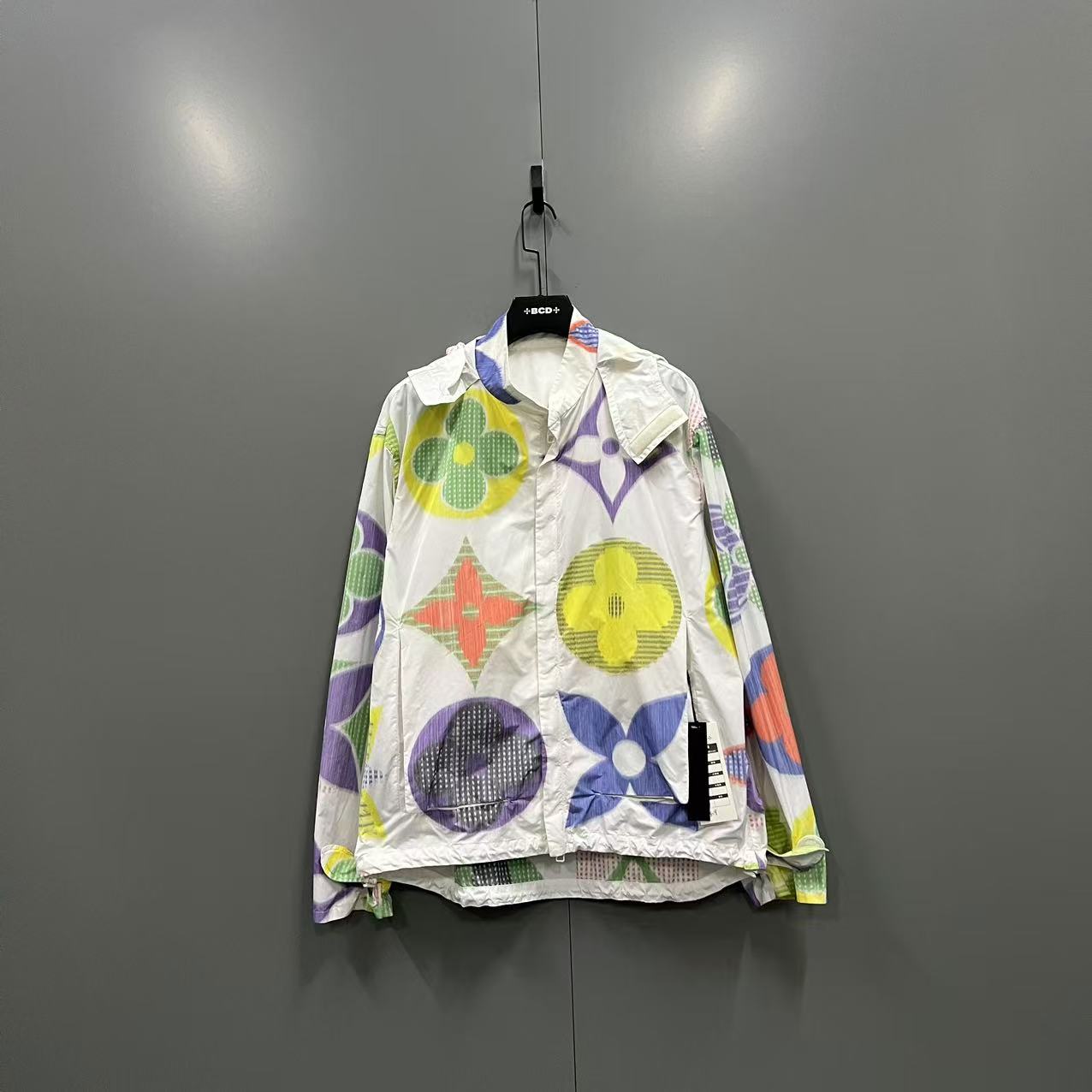 95新 LouisVuitton/路易威登 q213 三花冲锋衣 52码/ bc000638