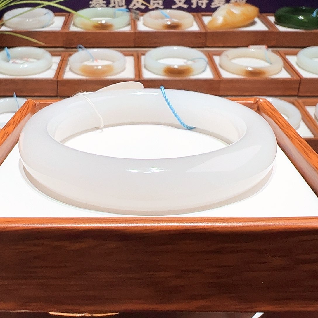 和田玉手镯未镶嵌57 58