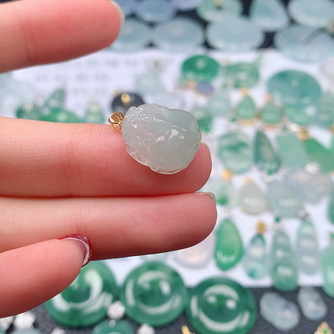 翡翠颈饰18K金镶嵌天然翡翠