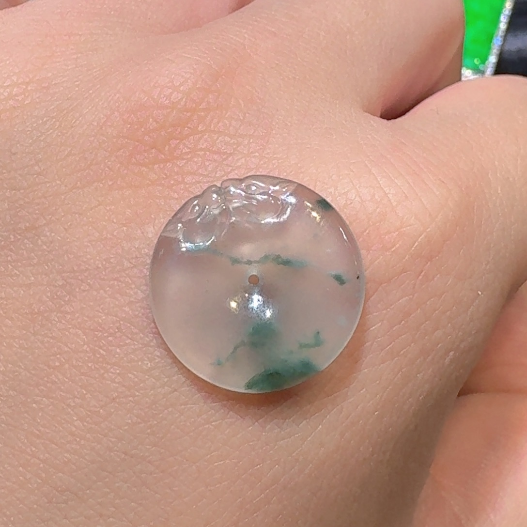 翡翠未镶嵌颈饰平安扣