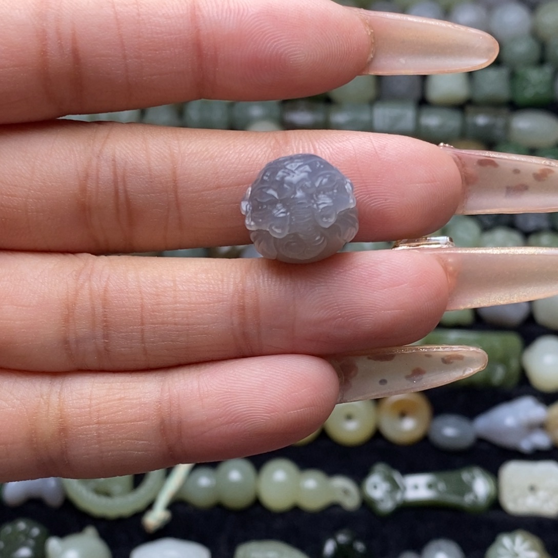 ****方和田玉未镶嵌颈饰