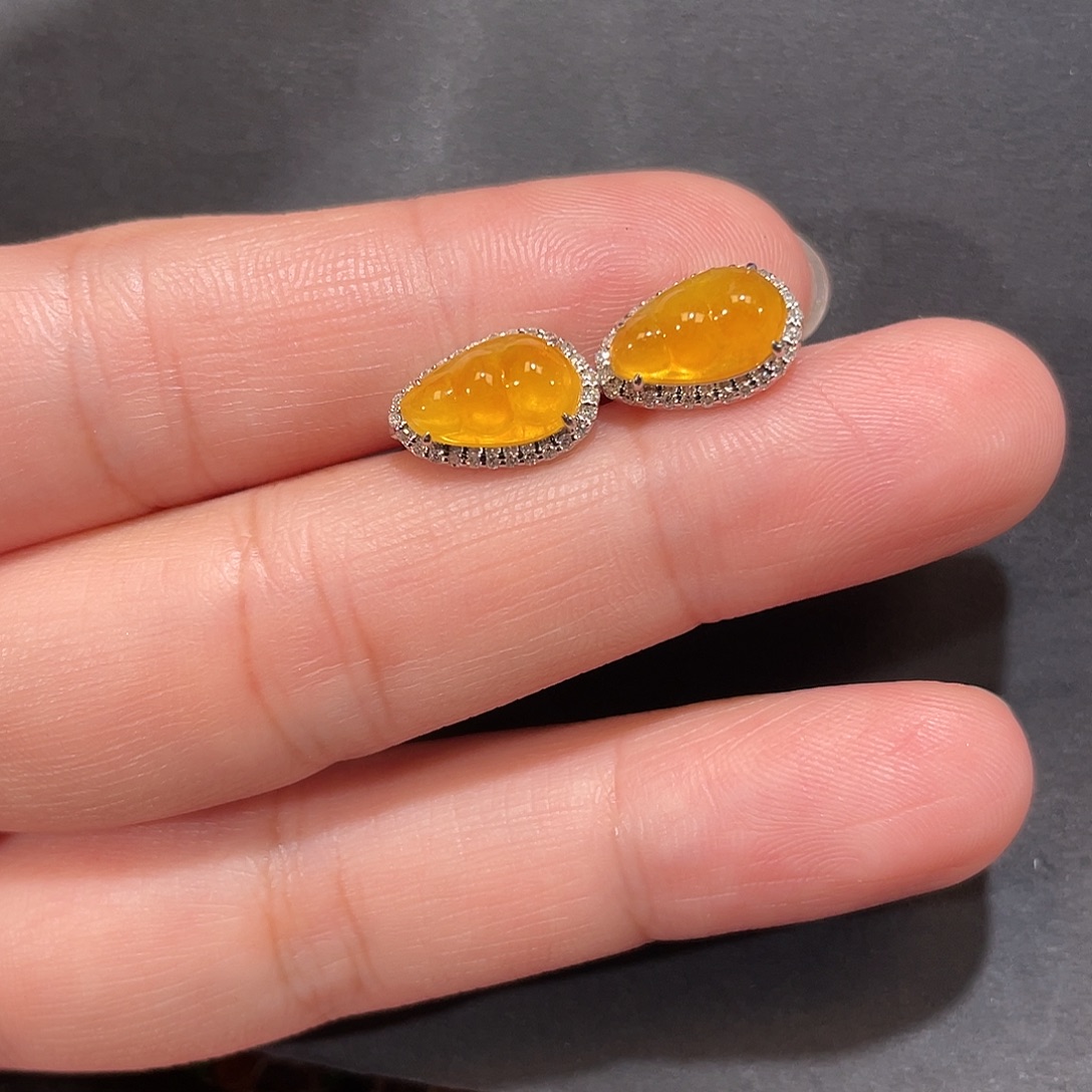 翡翠18K金镶嵌耳饰南非钻