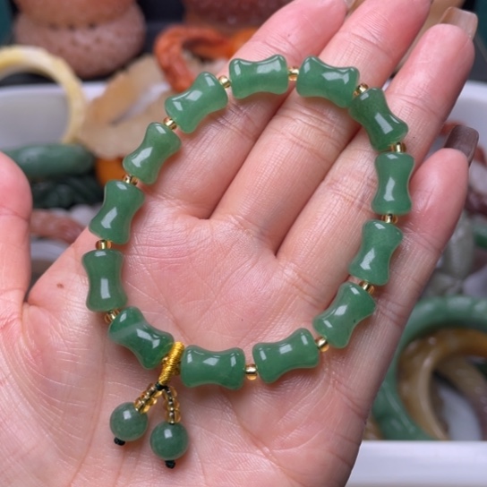 【闪购商品】未镶嵌手镯（圆镯）石英质玉