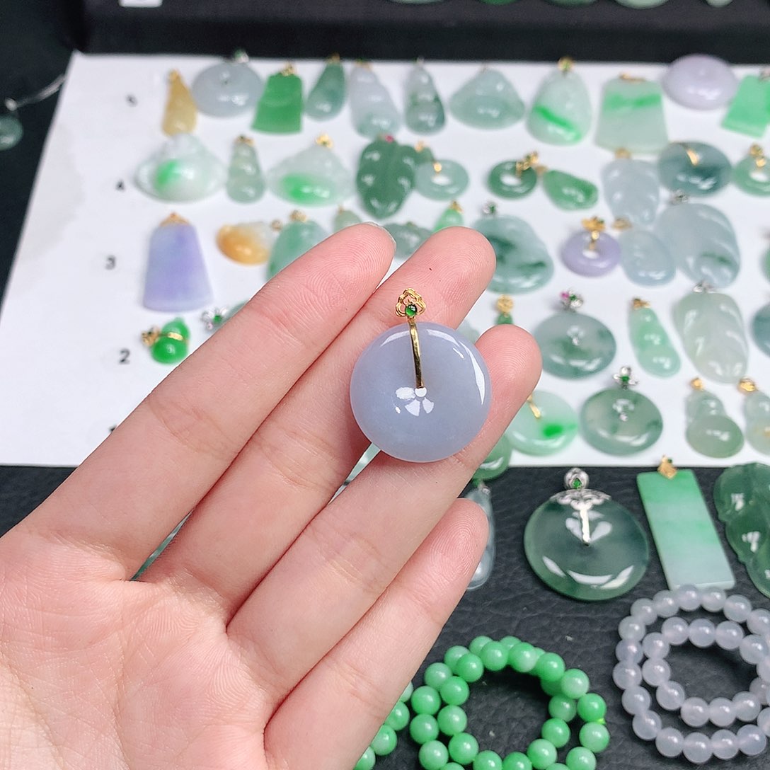 翡翠颈饰未镶嵌翡翠