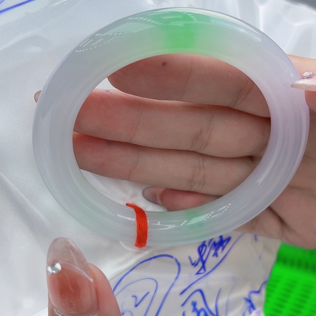 翡翠手镯未镶嵌时***好天然缅甸翡翠