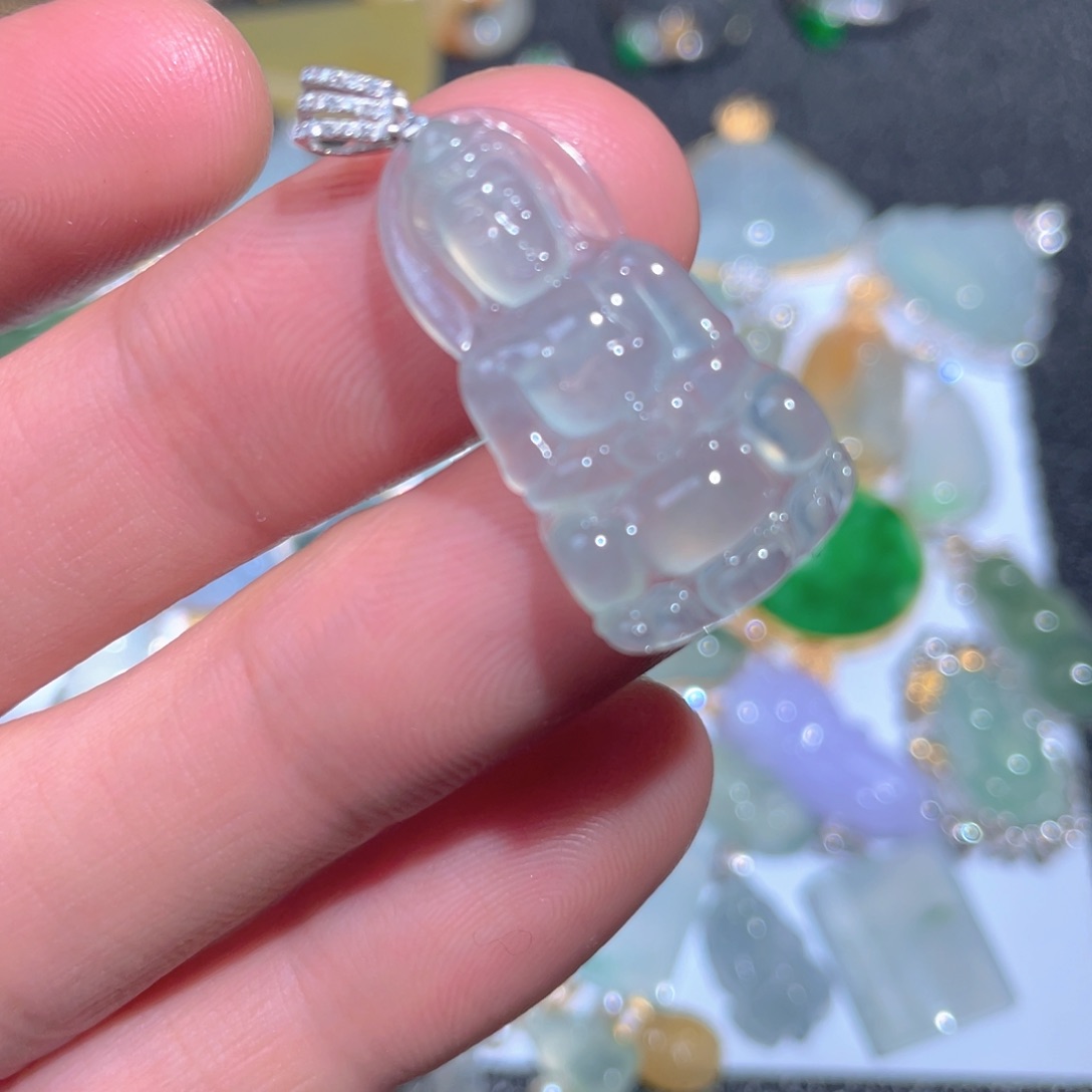 翡翠颈饰18K金镶嵌翡翠