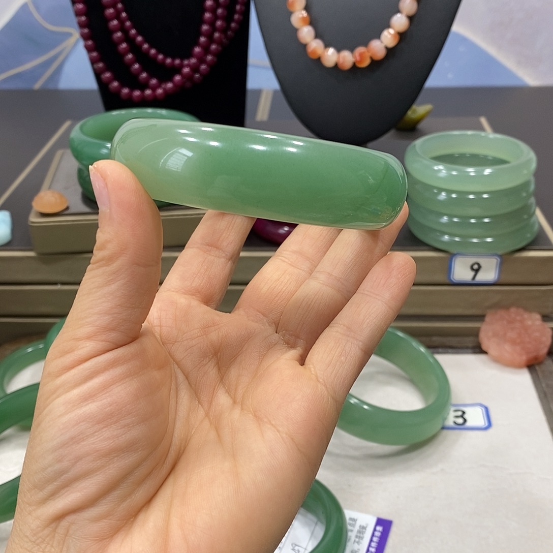 飞***1石英岩玉未镶嵌颈饰