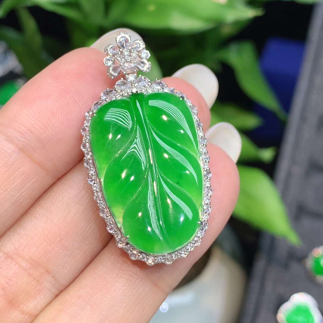 翡翠18K金镶嵌颈饰