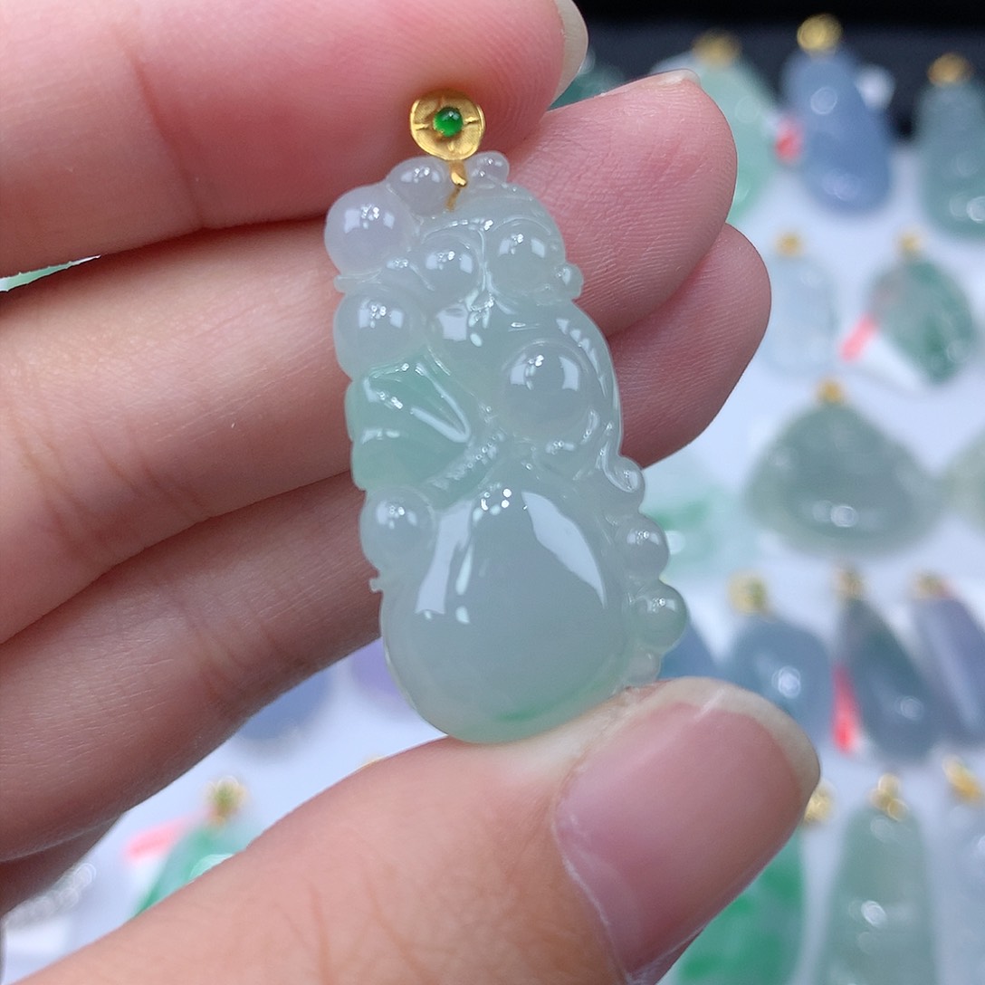 翡翠颈饰18K金镶嵌福袋