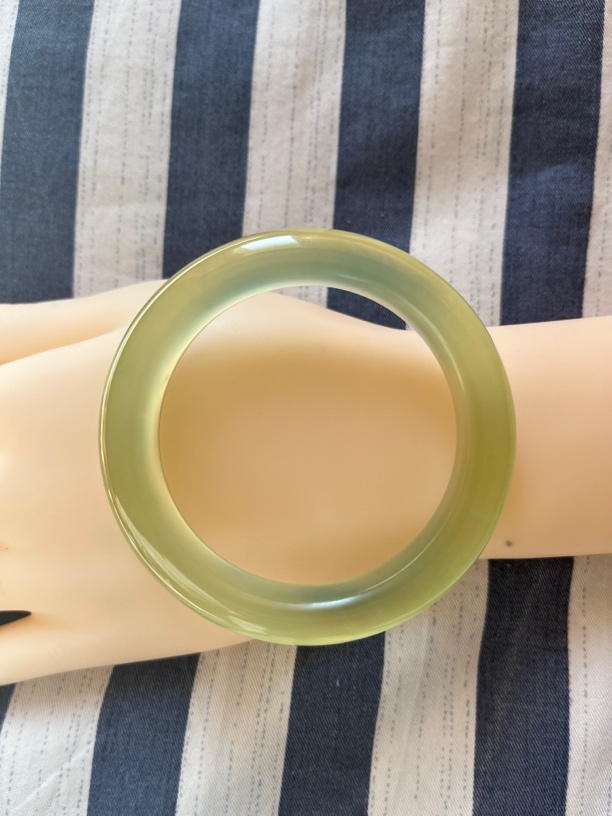 岫玉手镯  手工雕刻