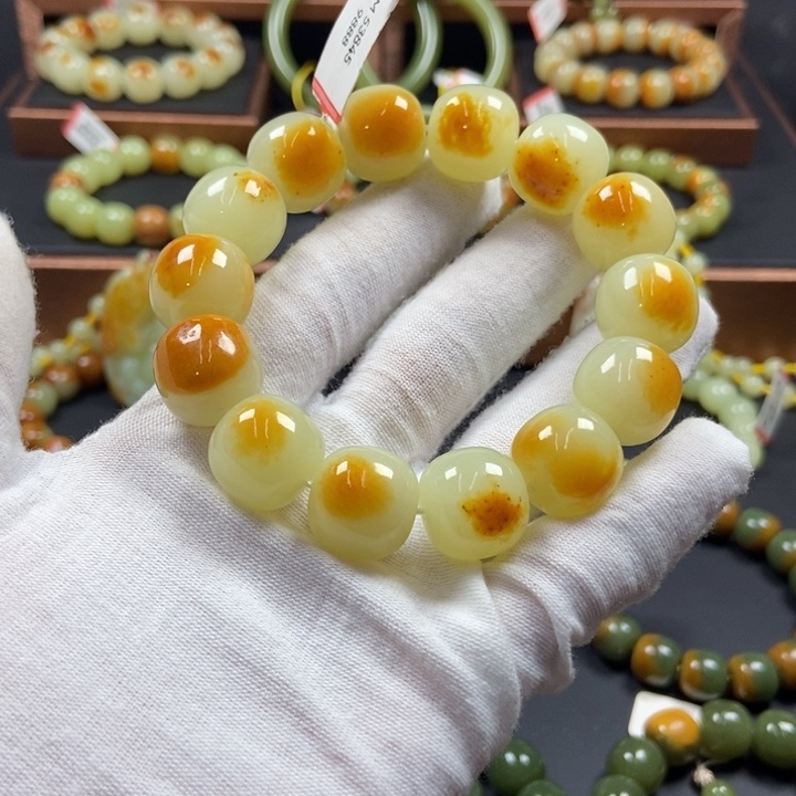 宋***师透闪石质玉未镶嵌手链