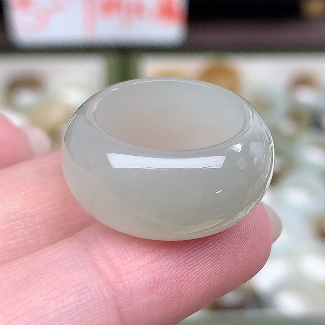 未镶嵌戒指和田玉