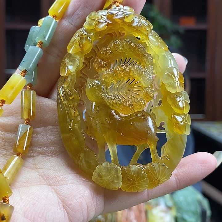 蛇纹石玉未镶嵌颈饰