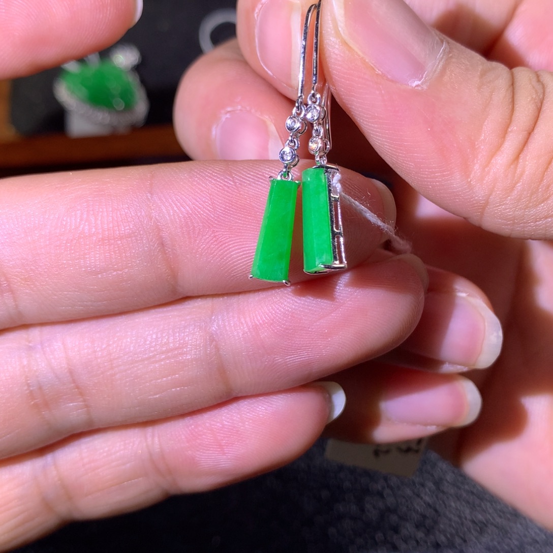 翡翠18K金镶嵌耳饰翡翠