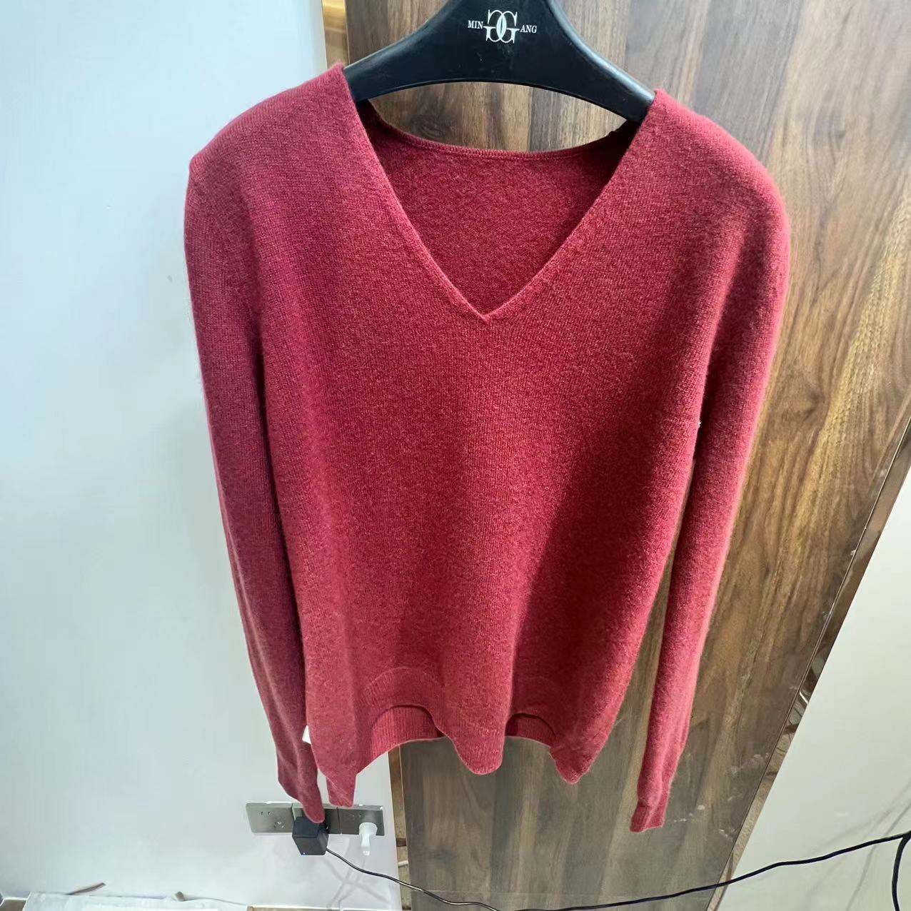 名港2321领口纯色V领打底衫