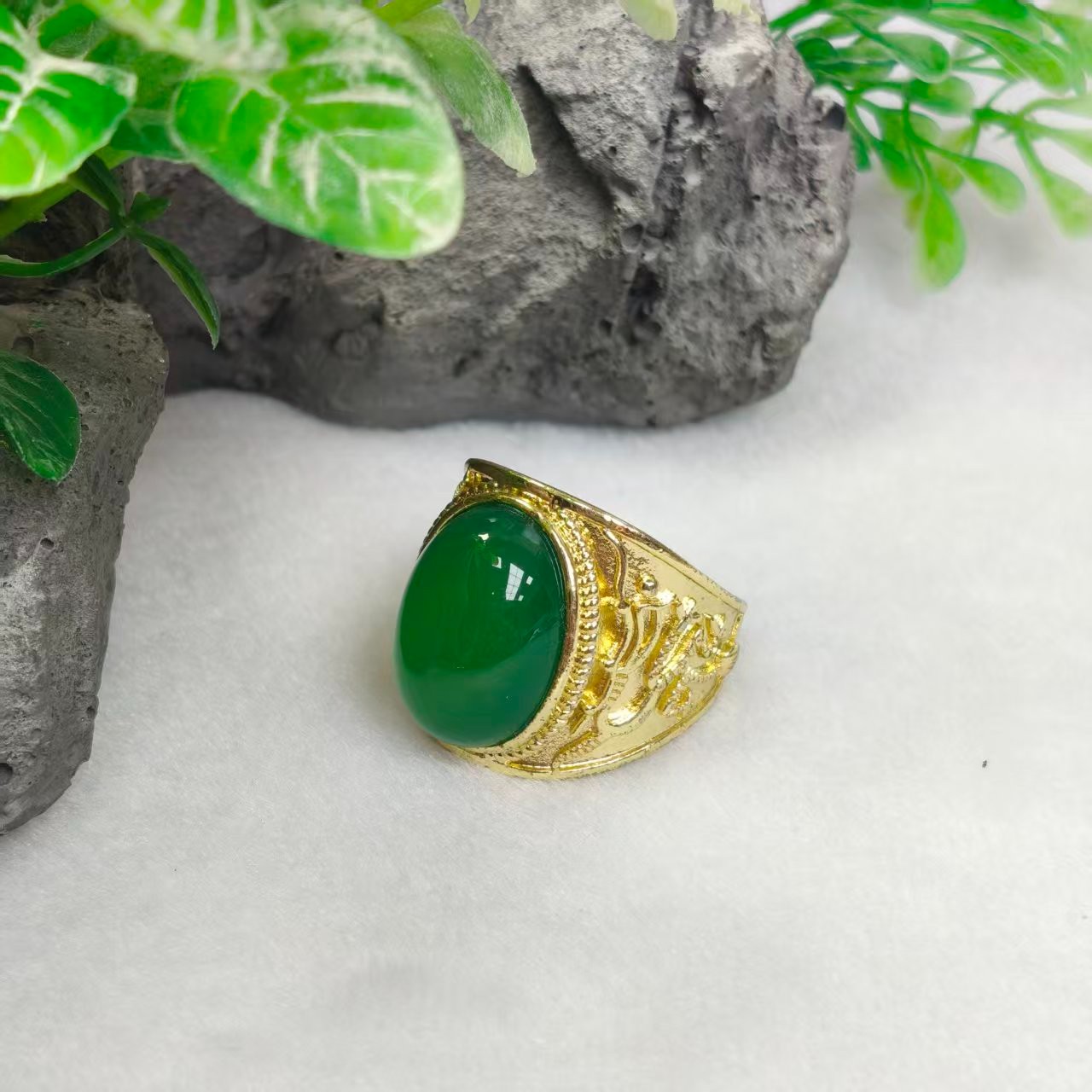 Q典藏品 绿圆戒指美观大气美轮美奂尽显魅力